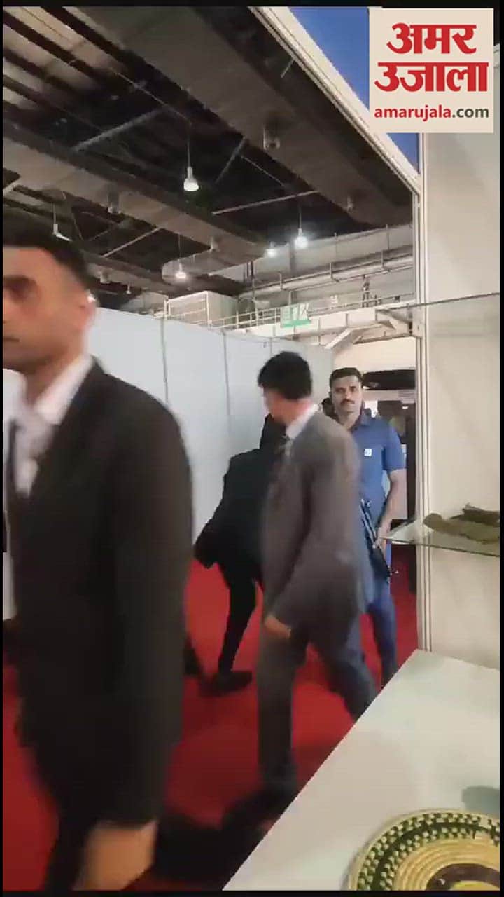 VIDEO : सीएम योगी ने इंडिया एक्सपो सेंटर में प्रदर्शनी का निरीक्षण किया