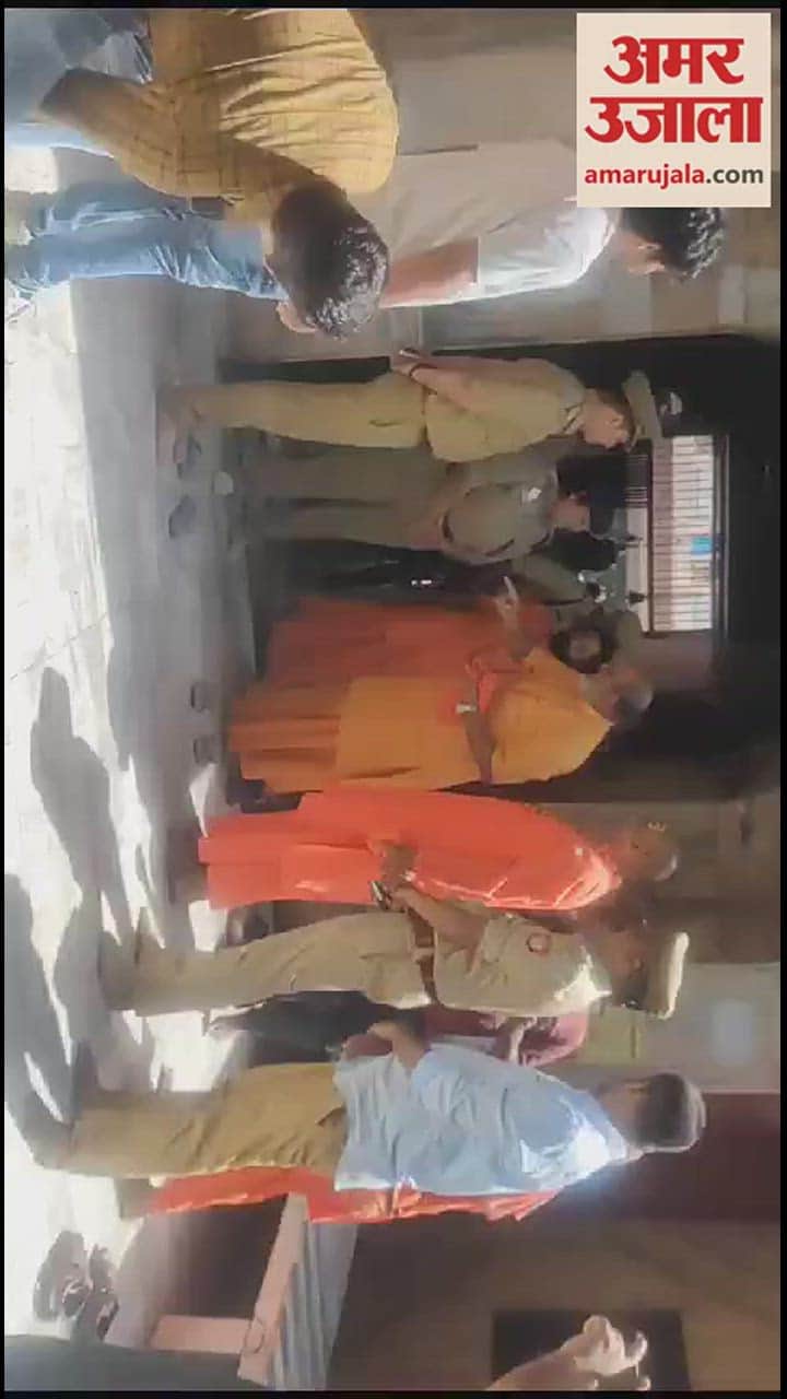 VIDEO : यति नरसिंहानंद का आरोप- 'पुलिस ने उन्हें आशाराम और राम रहीम बनाने की दी धमकी'