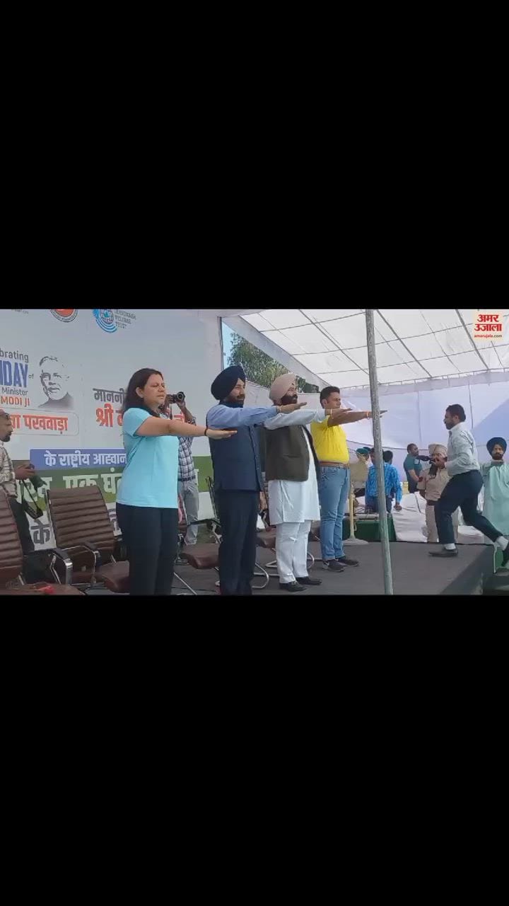 VIDEO : चंडीगढ़ में स्वच्छता अभियान, नगर निगम कमिश्नर व CU के चांसलर ने उठाया कूड़ा