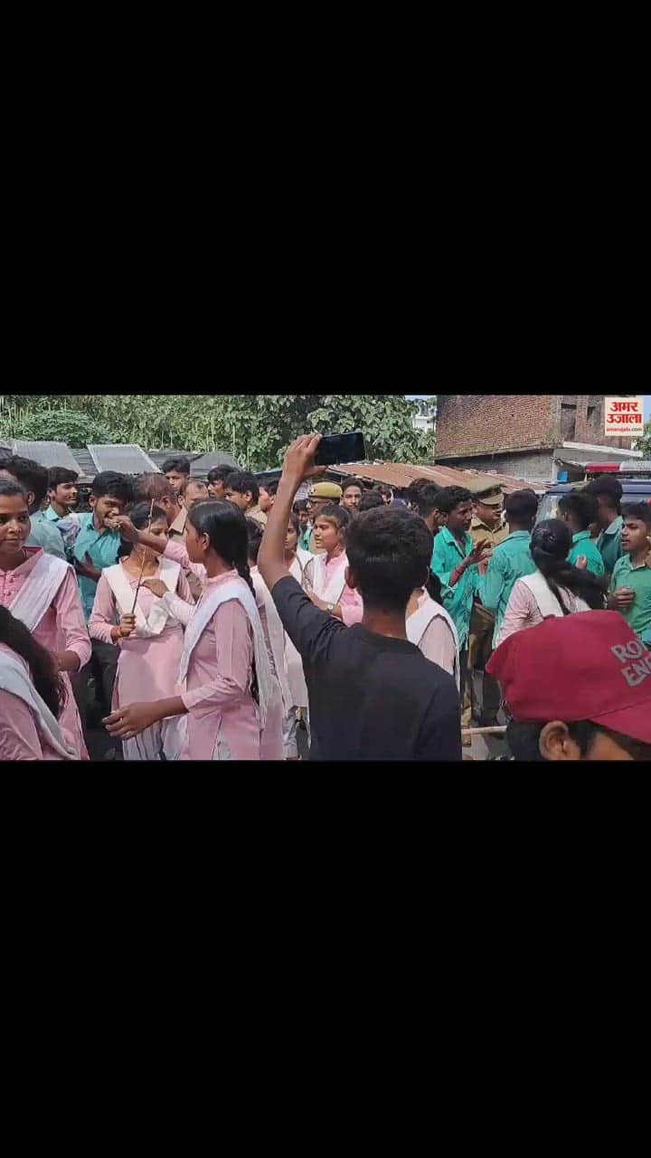 VIDEO : कुशीनगर में डांट से नाराज छात्र ने साथियों संग शिक्षक पर किया हमला