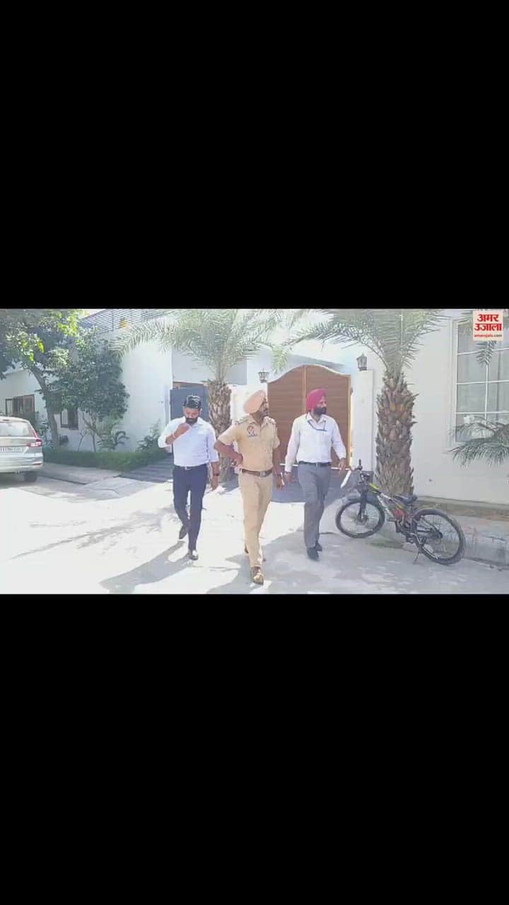 VIDEO : प्लॉट घोटाले में फरार मनप्रीत बादल के गनमैन के घर पहुंची विजिलेंस