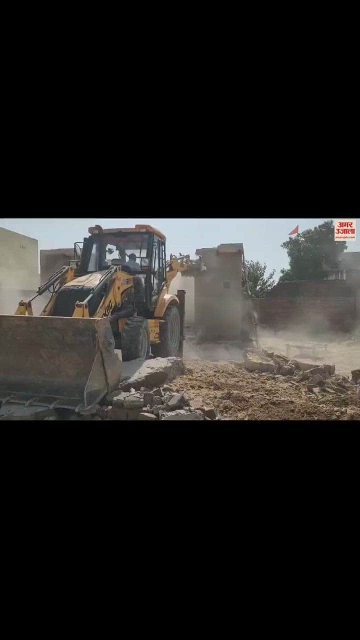 VIDEO : वृंदावन के अवैध मकानों में चला एमवीडीए का बुलडोजर, देखते ही देखते हो गए धराशाई