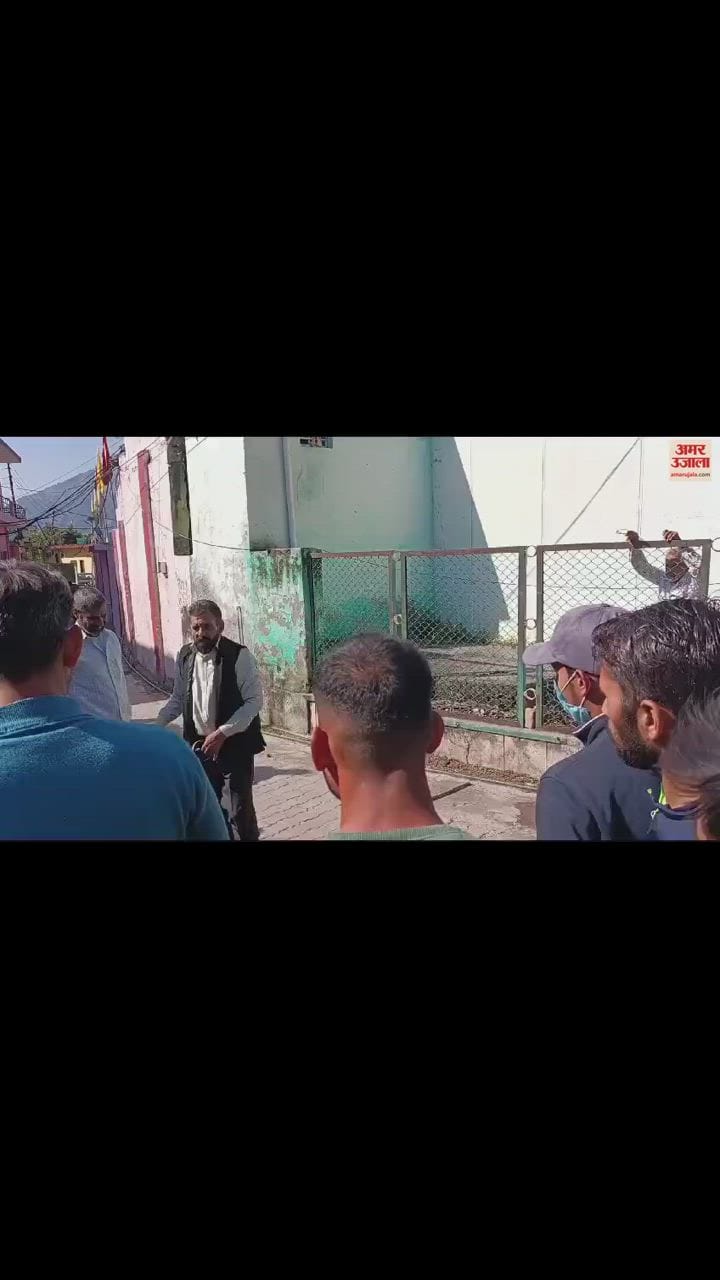 VIDEO : रियासी के पार्क में धूप सेंक रहे थे लोग, तभी दिखा सांप, व्यक्ति ने हाथों से पकड़ा