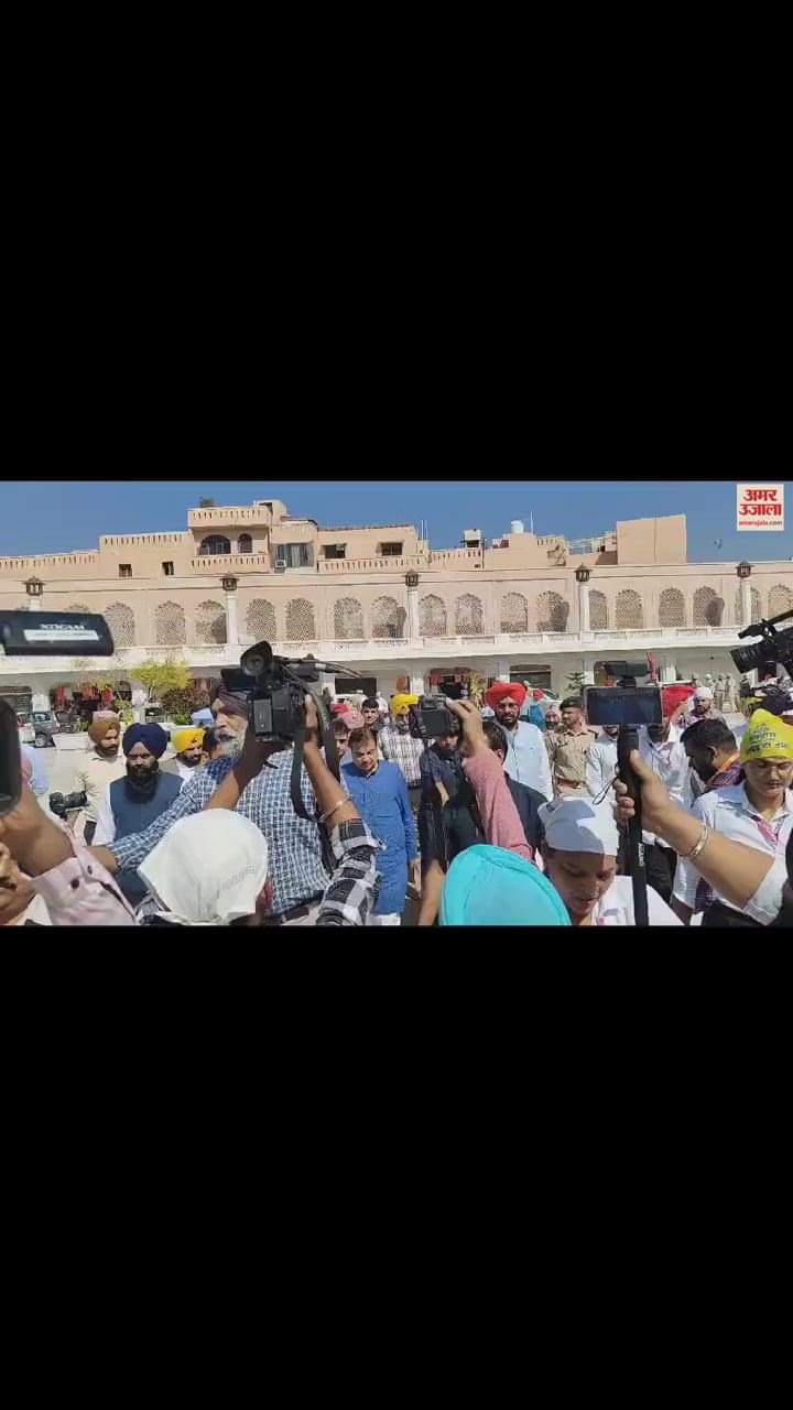 VIDEO : स्वर्ण मंदिर में नतमस्तक हुए केंद्रीय परिवहन मंत्री नितिन गडकरी