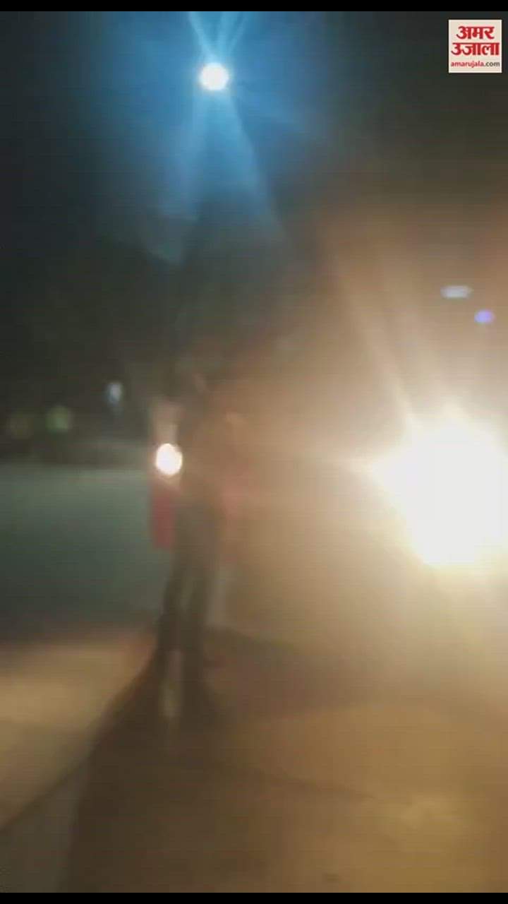 VIDEO : CET परीक्षार्थियों को नहीं रास आई रोडवेज की लारी, 30 हजार की जगह 5 हजार ने किया बसों में सफर