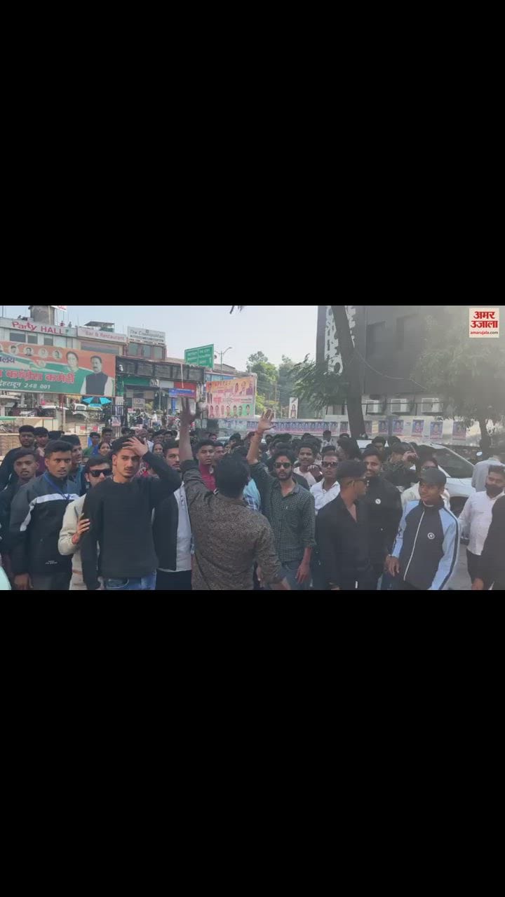 VIDEO : टिकट बंटवारे में भेदभाव का आरोप, एनएसयूआई कार्यकर्ता का कांग्रेस भवन में प्रदर्शन