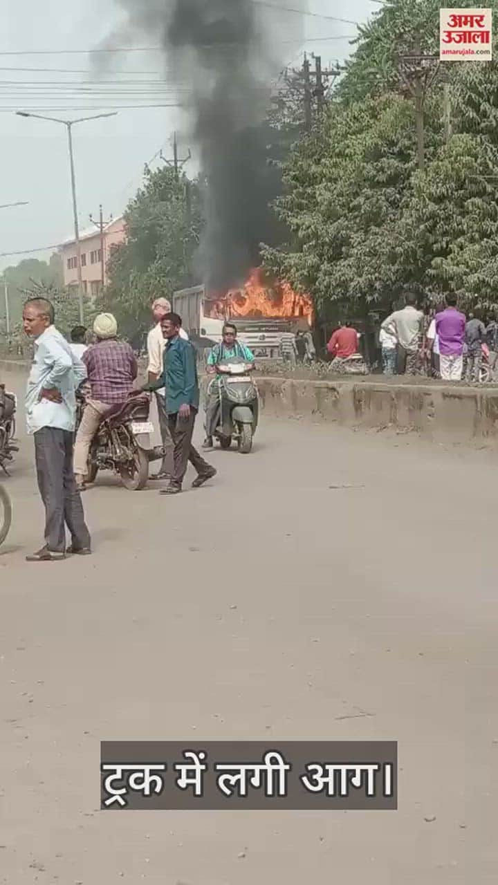 VIDEO : कोरबा में धू-धू कर जलने लगा सड़क के किनारे खड़ा ट्रक, चालक ने कूदकर बचाई जान