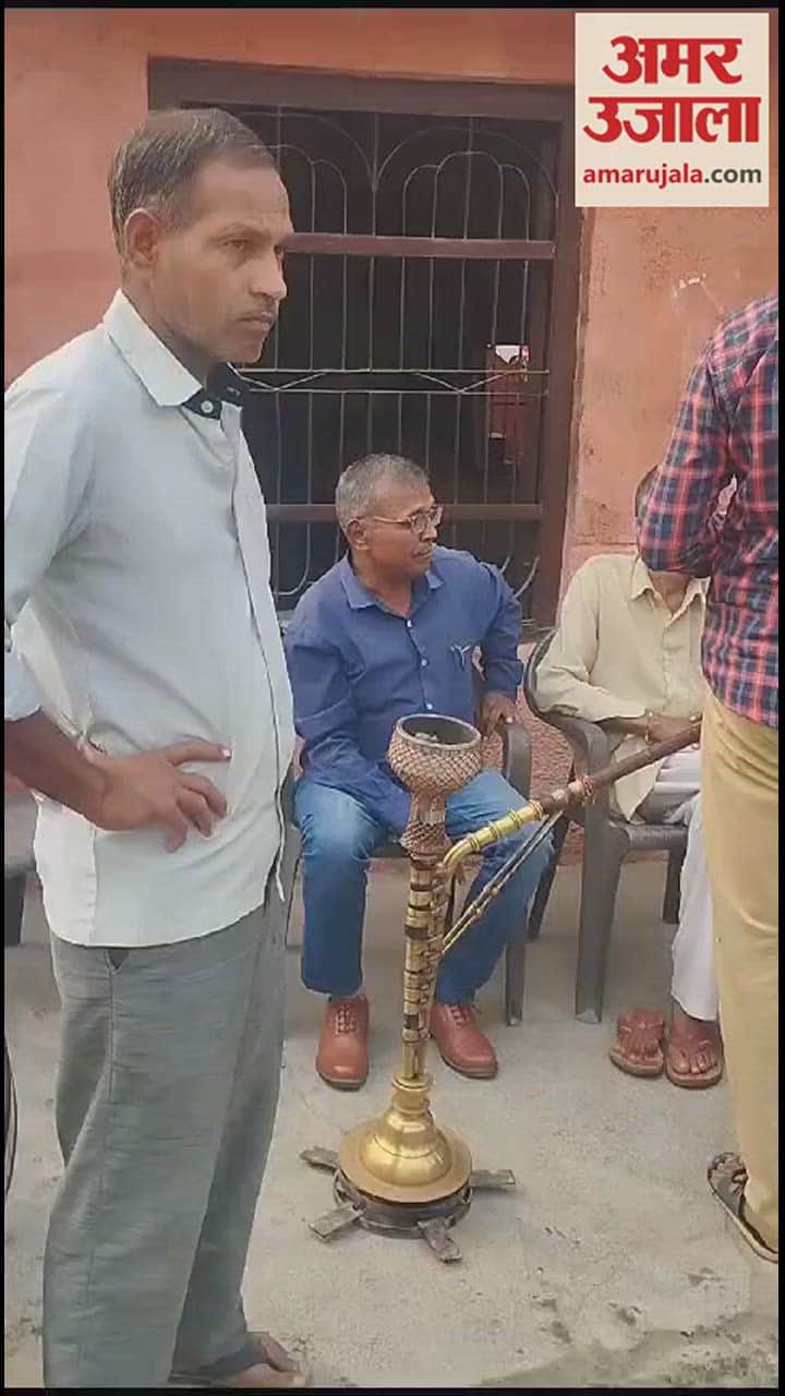 VIDEO : राजस्थान पुलिस के फर्जी आईपीएस बनकर आए व्यक्ति को ग्रामीणों ने दबोचा