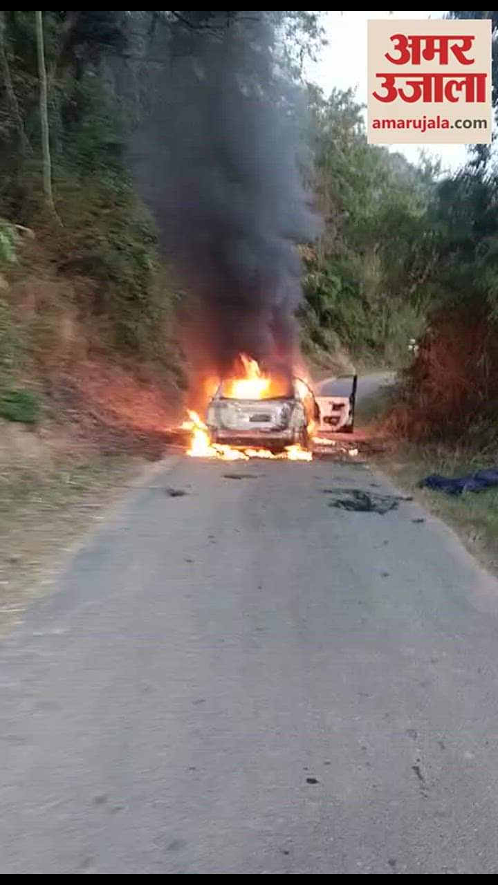 VIDEO : Fire broke out in a moving car, driver saved his life by breaking the glass