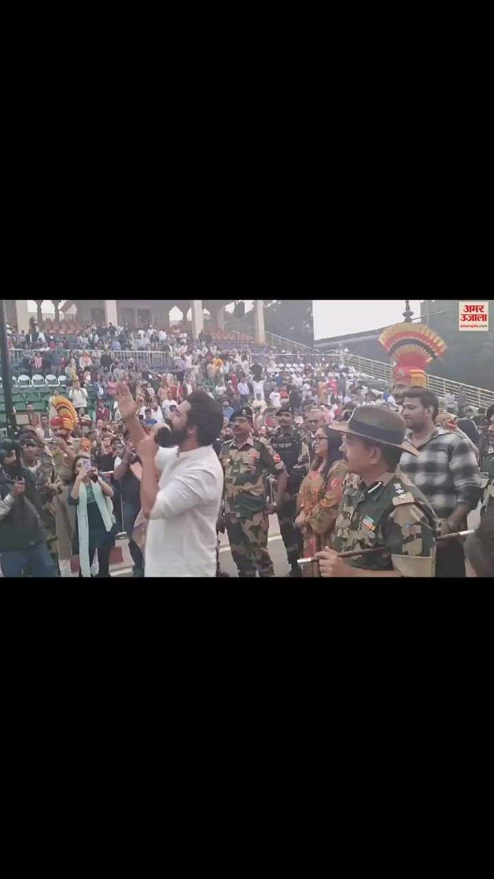 VIDEO : Actors Vicky Kaushal Visited Attari Border