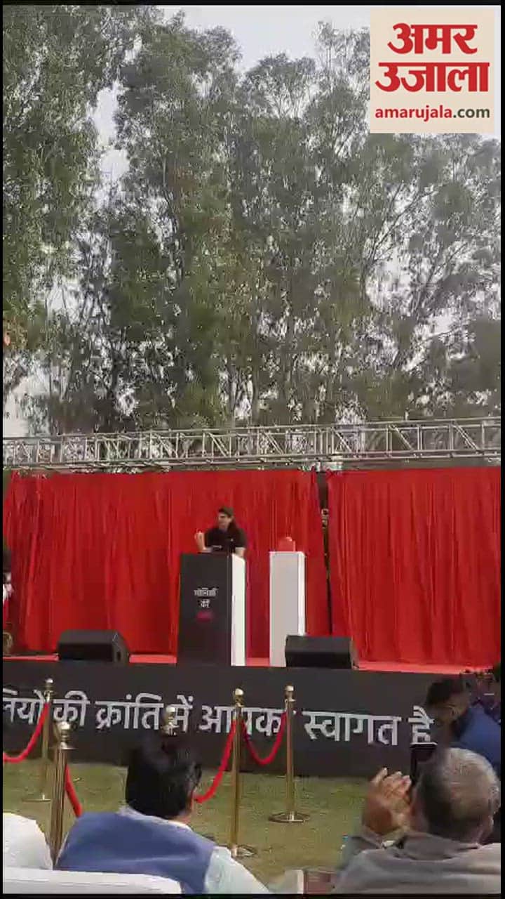 VIDEO : हरियाणवी बोली को प्रमोट करने के लिए अपने गांव पहुंचे नीरज चोपड़ा