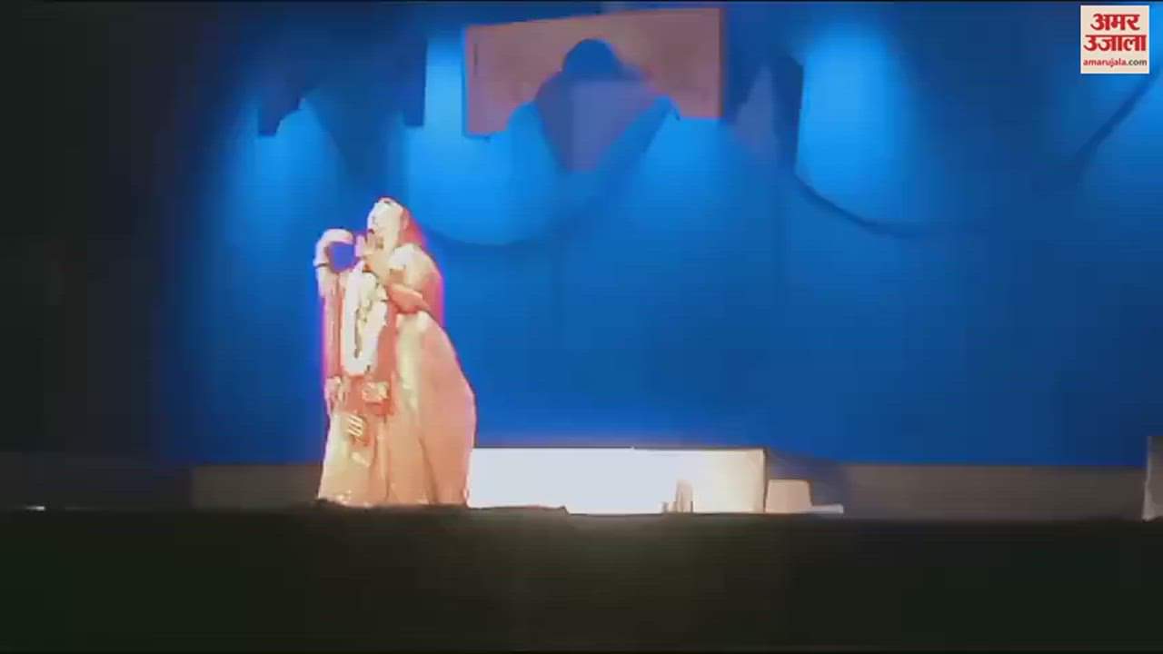 VIDEO : ताज महोत्सव: सूरसदन में महिला कलाकार ने मीरा पर नाटक का किया मंचन