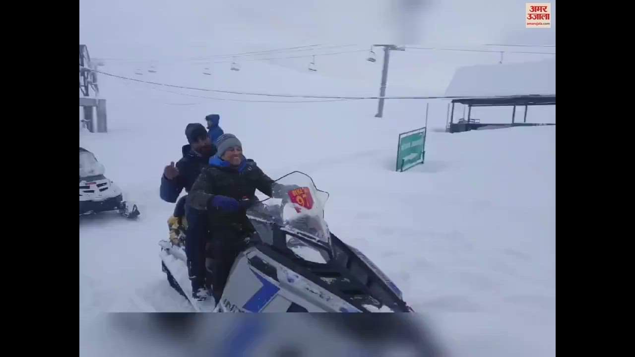 VIDEO : Sachin Tendulkar rides snow scooter in Gulmarg