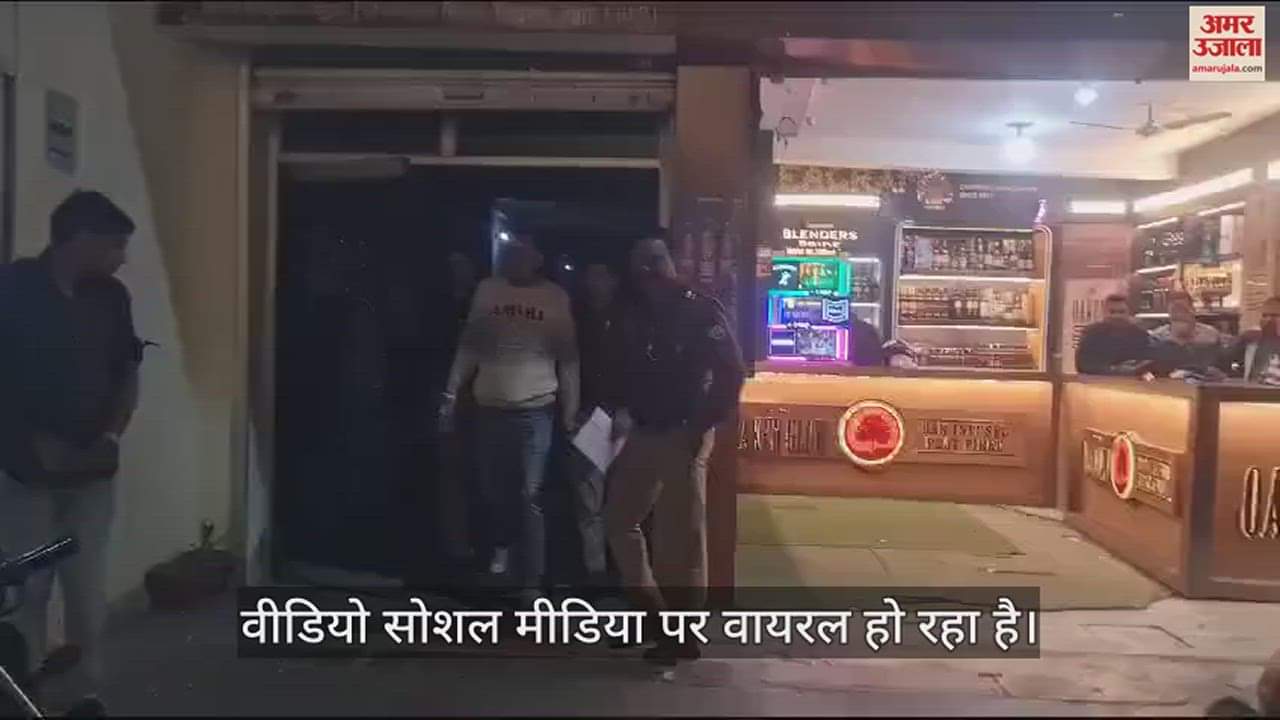 VIDEO : ताजगंज के गेस्ट हाउस में युवक ने की जमकर तोड़फोड़, देखती रही पुलिस...वीडियो हुआ वायरल