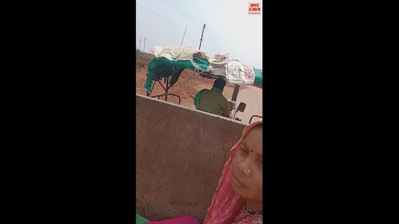 VIDEO : प्रशासन ने महिलाओं को कचरे की गाड़ी में बिठाया, वीडियो वायरल