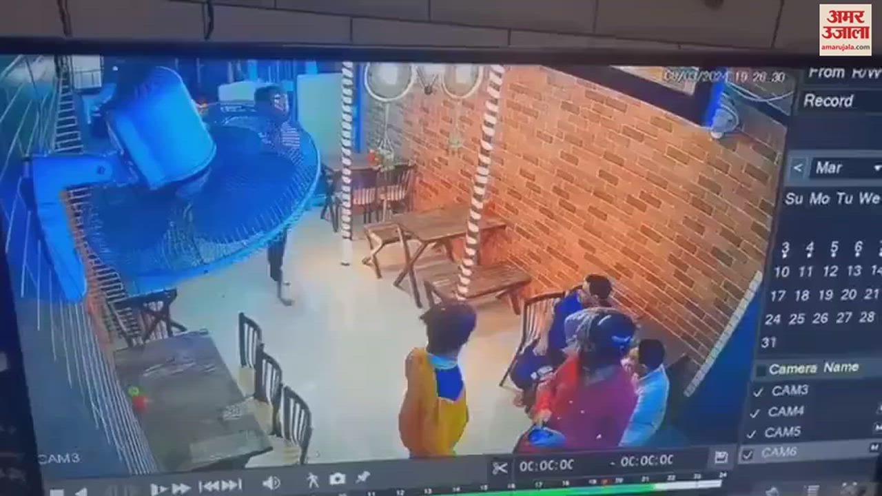 VIDEO : गाजियाबाद में पुलिस चौकी के सामने हथियारों के बल पर पिज्जा शॉप में लूटपाट