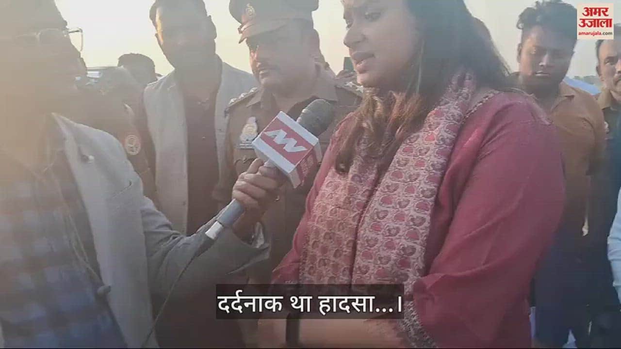 VIDEO : Ghazipur bus fire incident DM Aryaka Akhauri statement accident