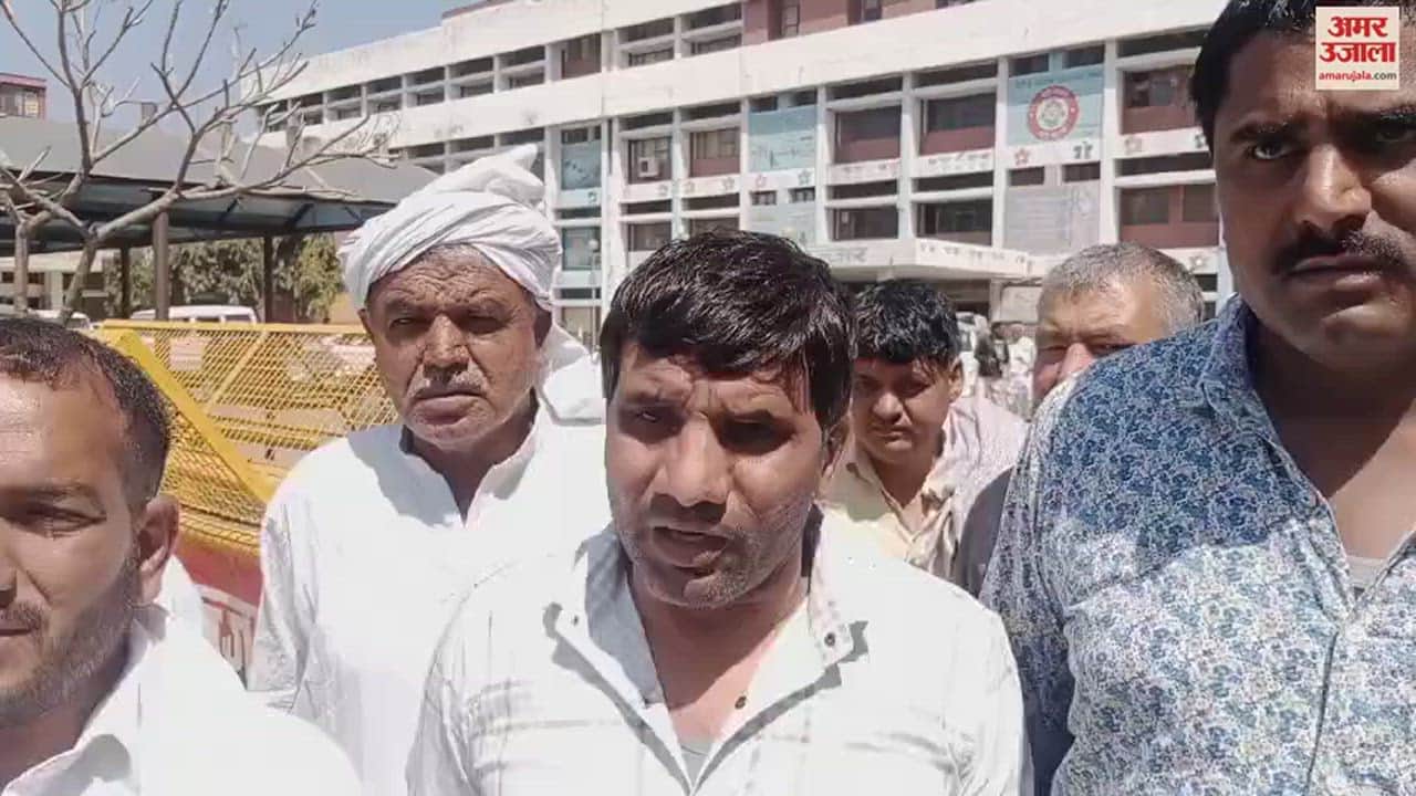 VIDEO : नफे सिंह हत्याकांड मामले में गिरफ्तारी की मांग, डीसी से मिले ग्रामीण