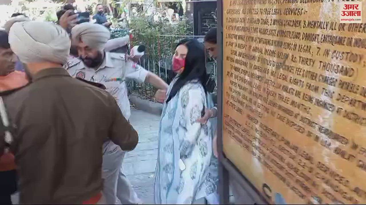 VIDEO : Actress Neeru Bajwa along with other appeared in amritsar court