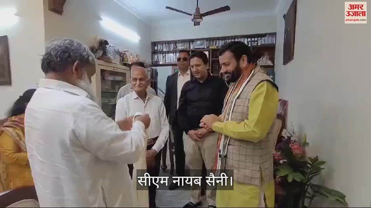 VIDEO : अंबाला पहुंचे सीएम नायब सैनी: अनिल विज से मिले, पैर छूकर लिया आशीर्वाद... बंद कमरे में 40 मिनट बातचीत