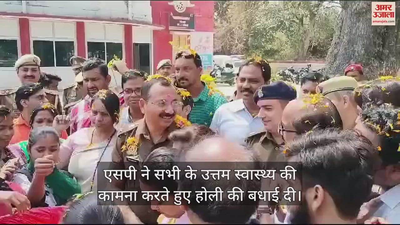 VIDEO : फतेहपुर में व्यापार मण्डल के सदस्यों ने पुलिस अधिकारियों संग खेली होली