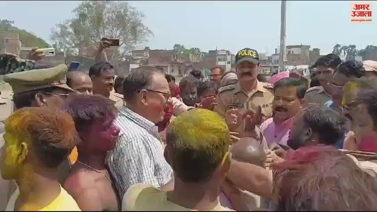 VIDEO : Major accident in Chandauli many people died and injured after car entered shop