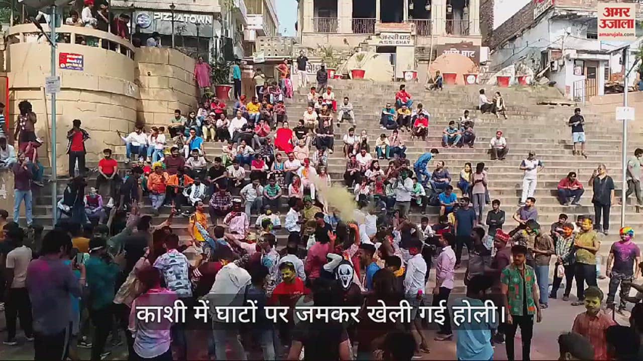 VIDEO : Holi celebration and fun on Ganga ghats in Kashi