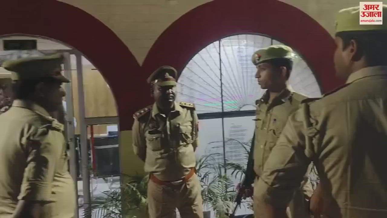 VIDEO : सांसद की रिश्तेदार महिला से छेड़छाड़, कोतवाली में धरने पर बैठे विधायक, आरोपी दरोगा पर रिपोर्ट