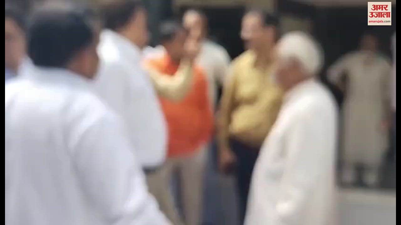 VIDEO : महेंद्रगढ़ नगरपालिका में डीएमसी व एसडीएम की उपस्थिति में जमकर हुआ हंगामा