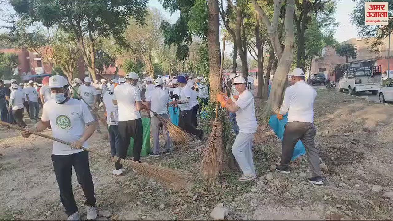 VIDEO : पीजीआई के डॉक्टरों और कर्मचारियों ने कदमताल कर दिया स्वच्छता का संदेश