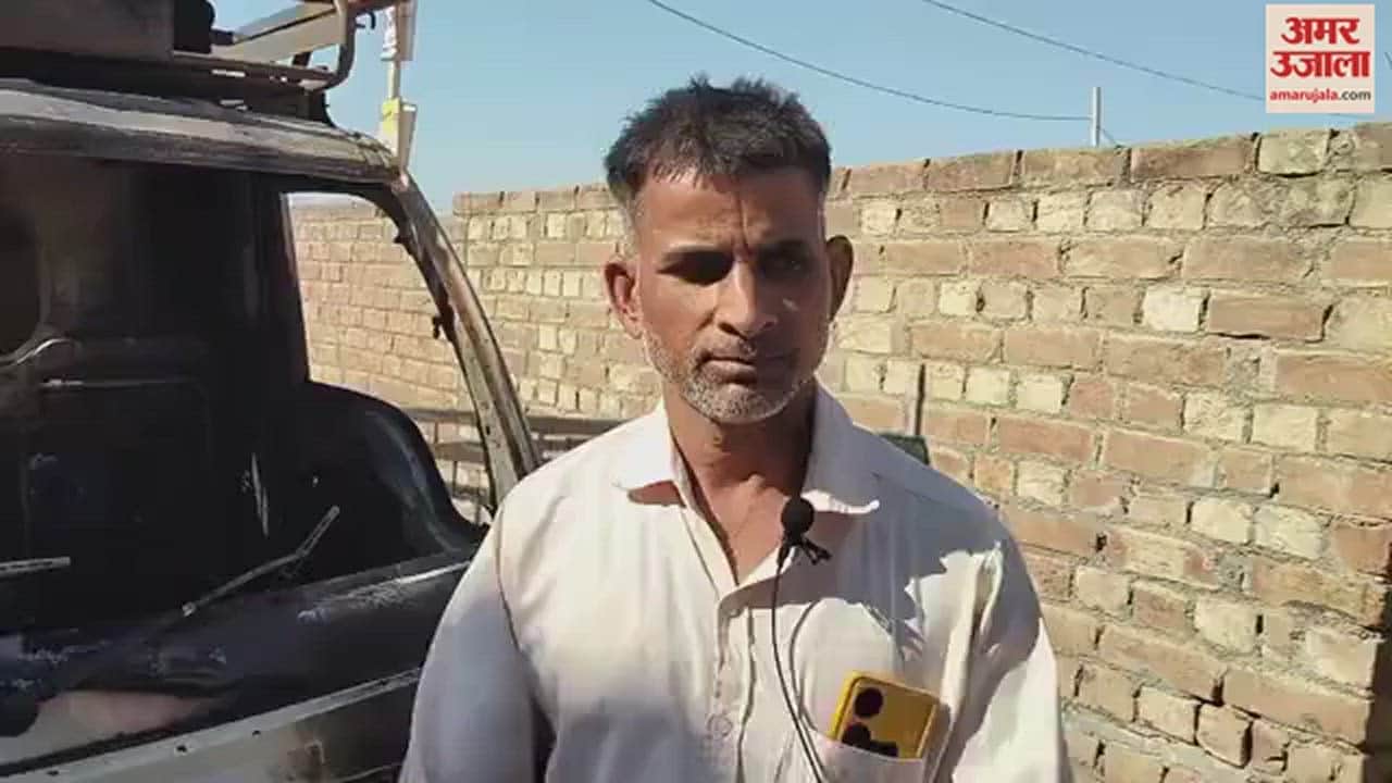 VIDEO : गुप्ता कॉलोनी में देर रात गली में खड़ी टाटा-एस गाड़ी में लगी आग