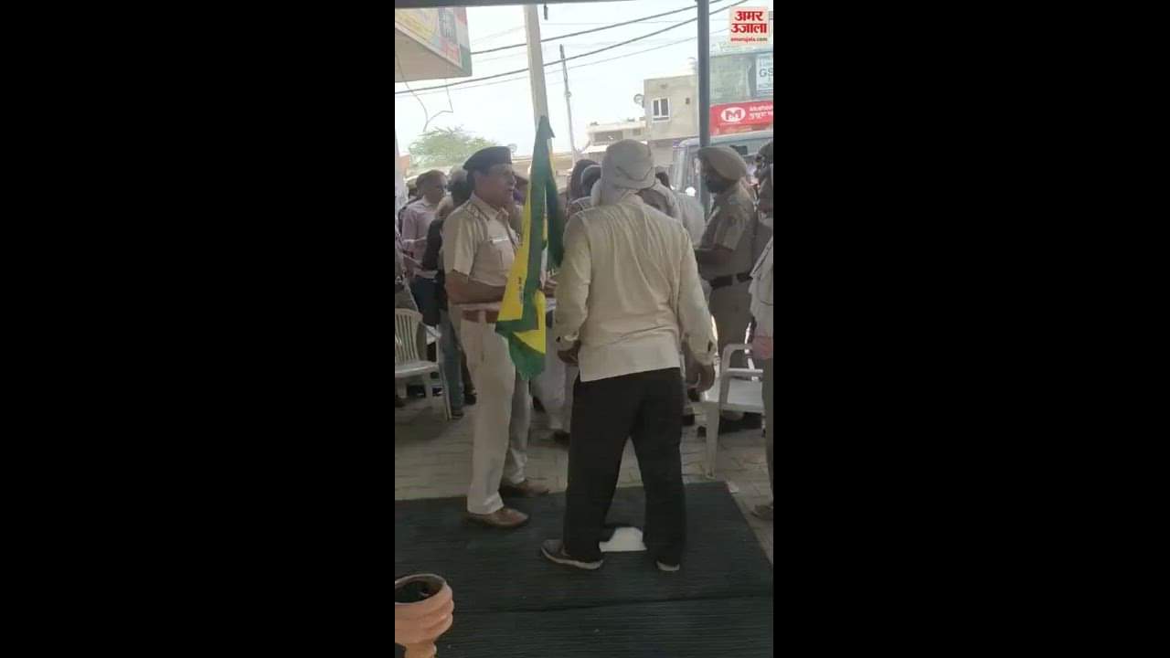 VIDEO : हिसार से भाजपा प्रत्याशी रणजीत सिंह से सवाल पूछने जा रहे किसानों को हिरासत में लिया