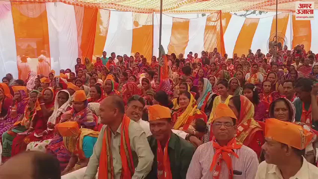 VIDEO : बंगाली समाज की महिलाओं ने अनूठे अंदाज में किया उत्तराखंड के सीएम का स्वागत, निकाली उलूक ध्वनि