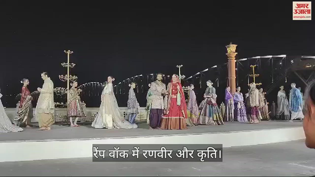 VIDEO : Models wearing Banarasi silk walked the ramp at Namo Ghat in varanasi