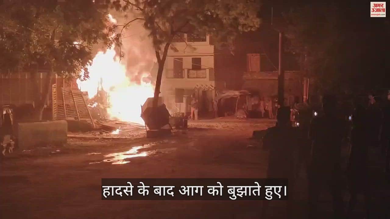 VIDEO : fire break out of Truck collides with transformer after hitting pole in mau