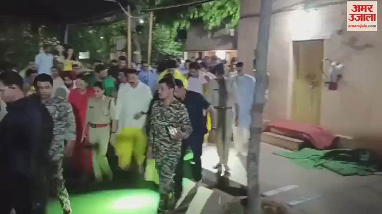 VIDEO : अनंत अंबानी ने मां पीतांबरा पीठ मंदिर में की पूजा, कड़ी सुरक्षा के बीच किए दर्शन