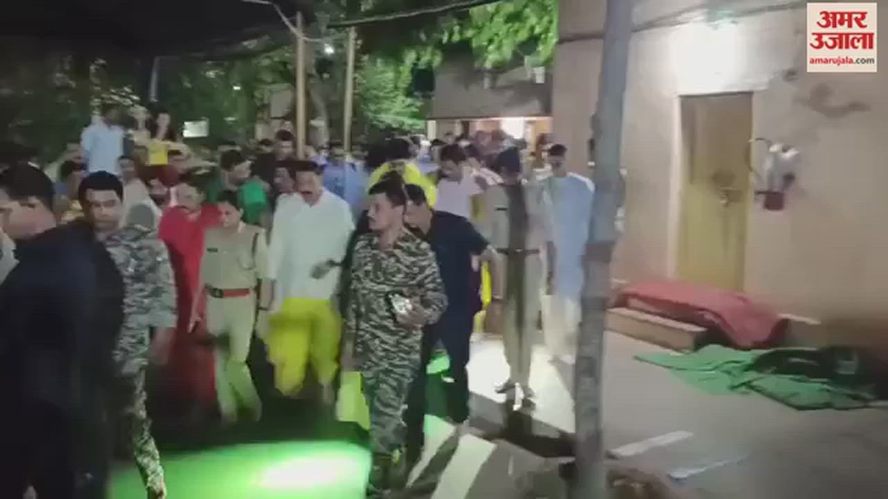 VIDEO : अनंत अंबानी ने मां पीतांबरा पीठ मंदिर में की पूजा, कड़ी सुरक्षा के बीच किए दर्शन