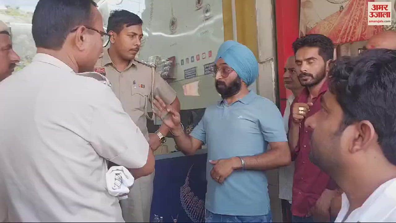 VIDEO : Robbery Attempt At Jeweler Shop Located In Market In Kanina