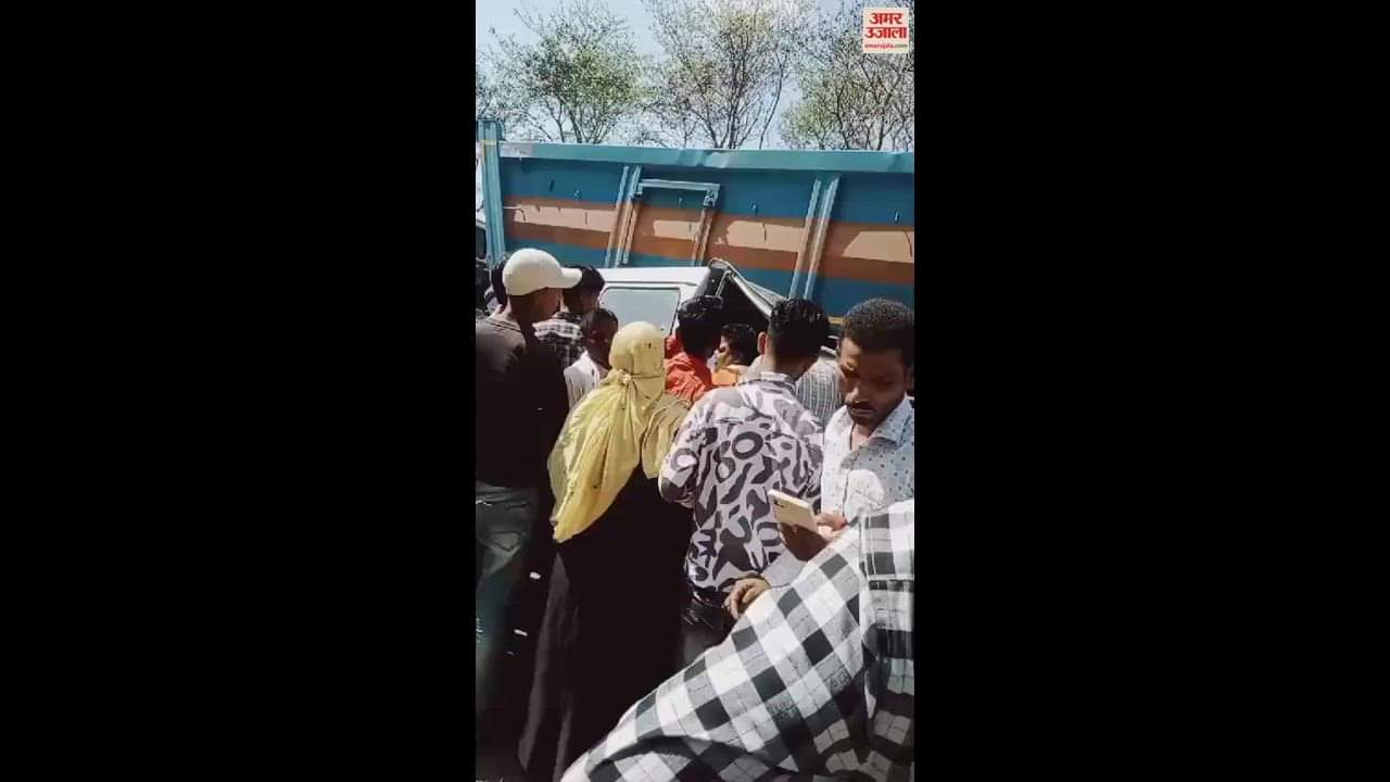 VIDEO : लखीमपुर खीरी में स्कूल वैन को डंपर ने मारी टक्कर, सात बच्चे घायल, मची चीख-पुकार