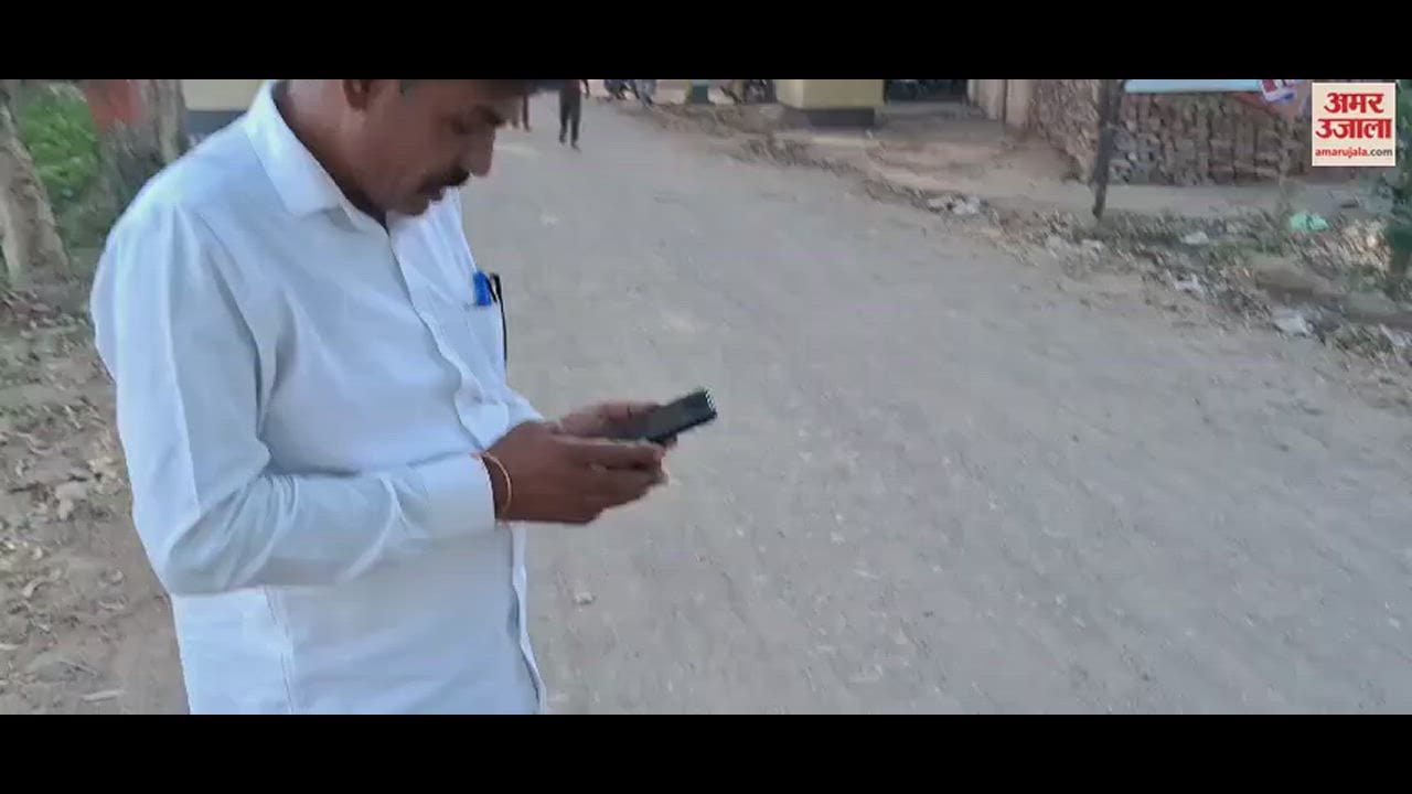 VIDEO : होली गांव के सरपंच और उसके बेटे पर फायरिंग, हमलावर बाइक छोड़कर फरार