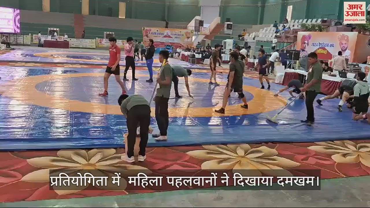 VIDEO : wrestling competition in varanasi Women showed strength in BHU Indoor Stadium