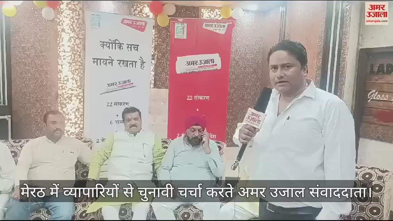 व्यापारियों से बात करते आशुतोष भारद्वाज