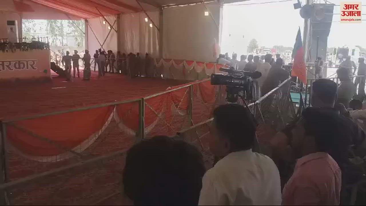 VIDEO : Yogi held a public meeting in Amroha, said - the country is run by the Constitution, not Shariat.