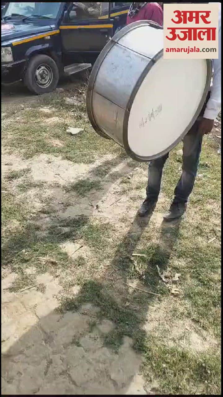 VIDEO : बरेली में किसान की हत्या के आरोपियों की संपत्ति होगी कुर्क, पुलिस ने ढोल बजवाकर की मुनादी