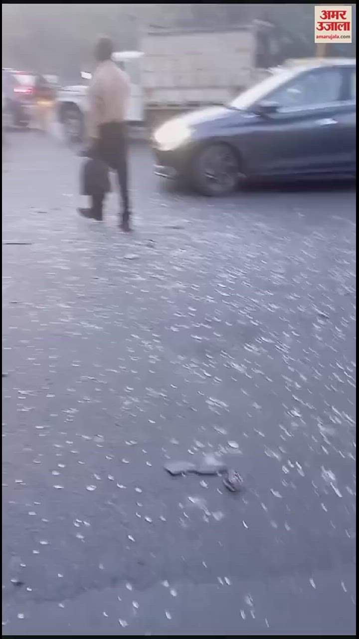 VIDEO : दिल्ली के मोती नगर में खतरनाक बस हादसा, कार से हुई भिड़ंत, देखें हादसे का वीडियो