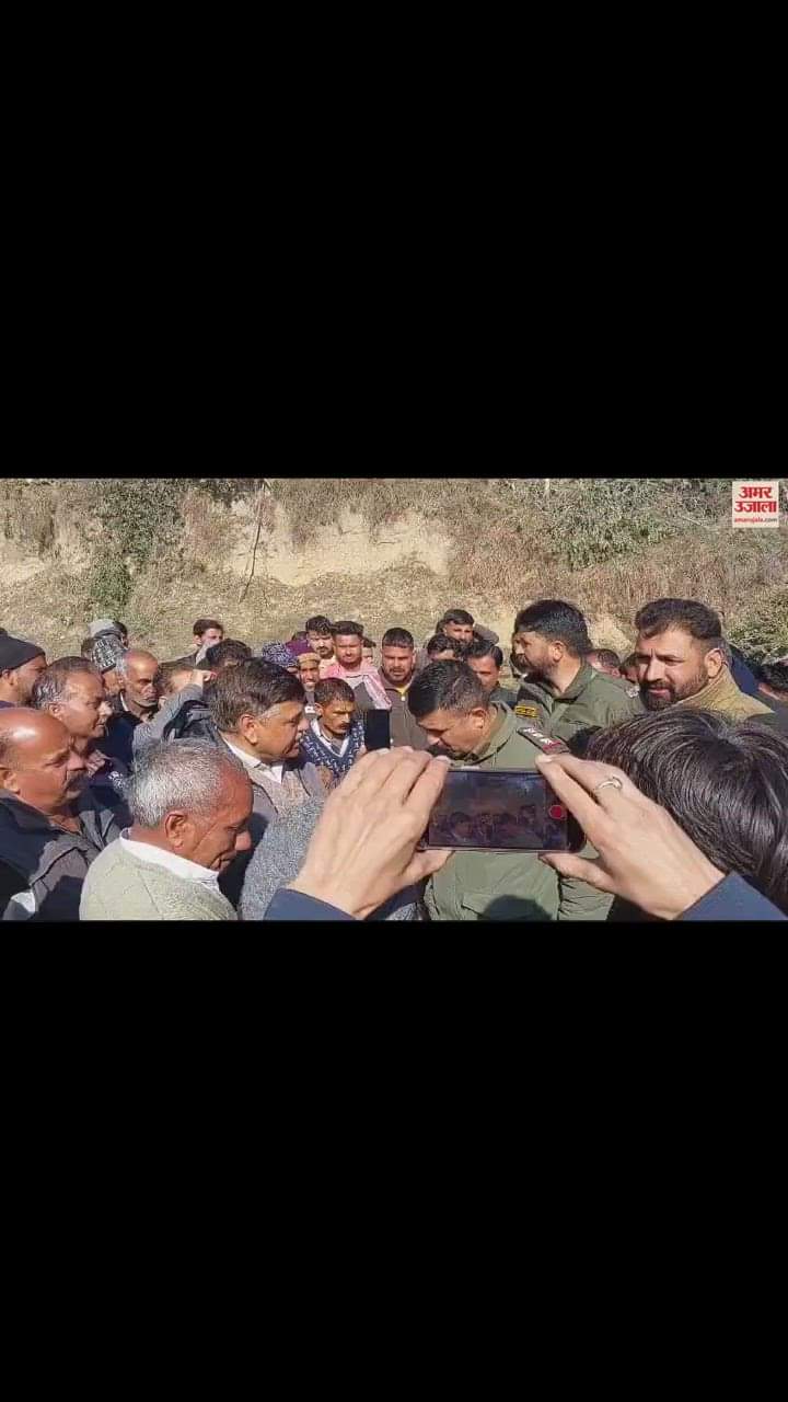 VIDEO : Road accident in Udhampur driver dies due to JCB overturning