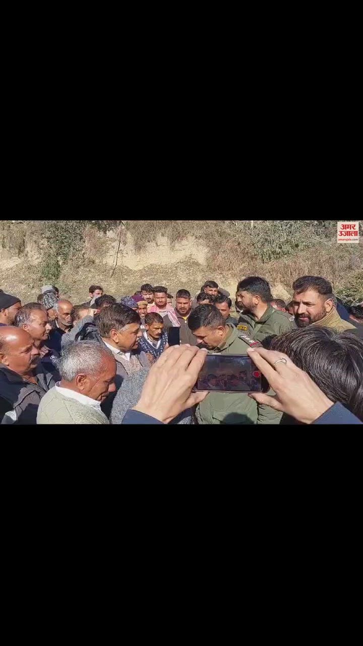 VIDEO : Road accident in Udhampur driver dies due to JCB overturning