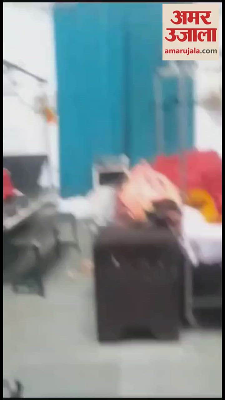 VIDEO : रामपुर जिला अस्पताल में चूहों का आतंक, रोगियों के खाने-पीने के सामान कर रहे चट...वीडियो वायरल