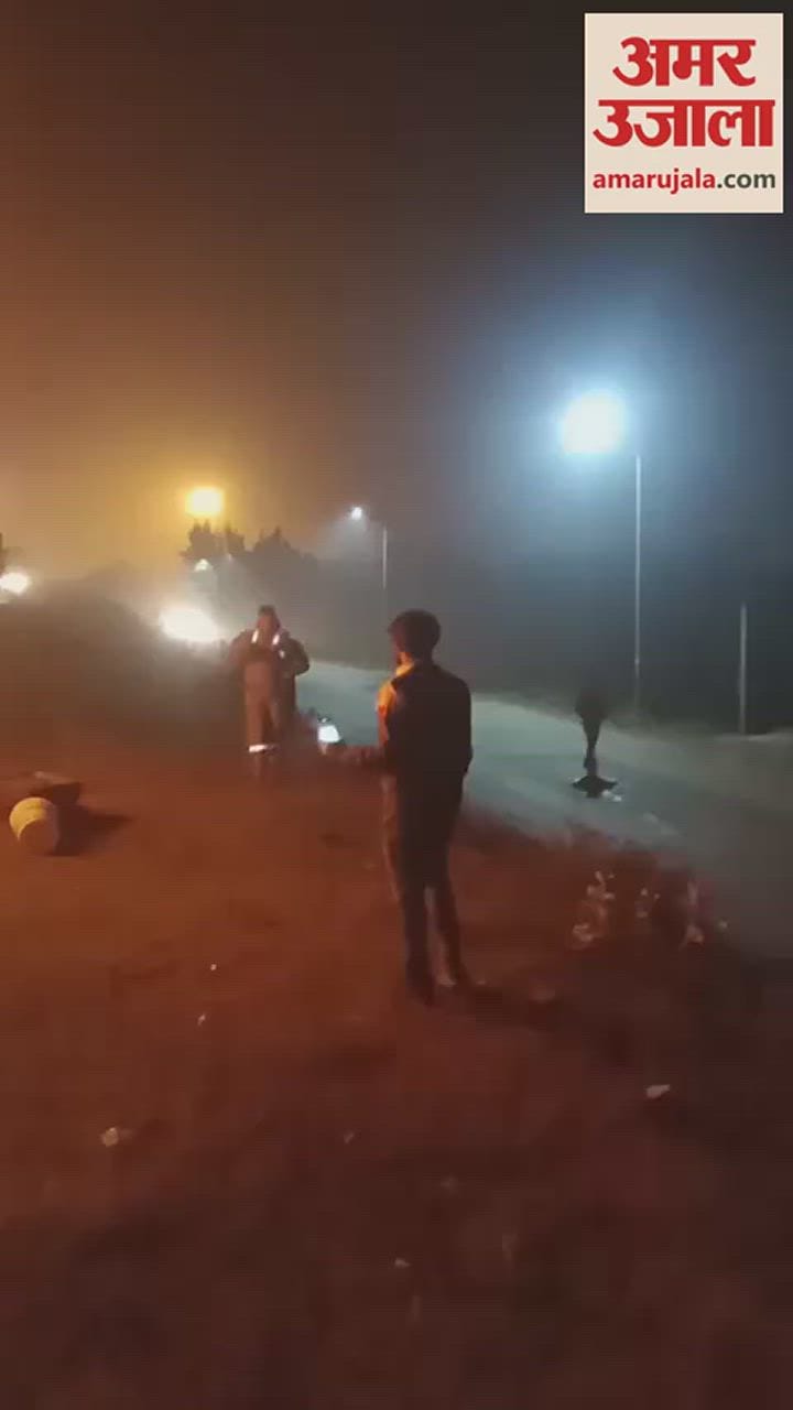 VIDEO : बरेली में हाईवे पर चलता ट्रक बना आग का गोला, चालक और क्लीनर ने कूदकर बचाई जान