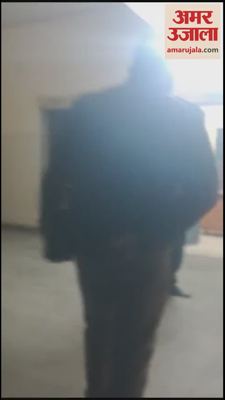 VIDEO : हीटर लगे कमरे में बैठे रहे डॉक्टर, बाहर तड़प-तड़पकर मरीज ने तोड़ दिया दम